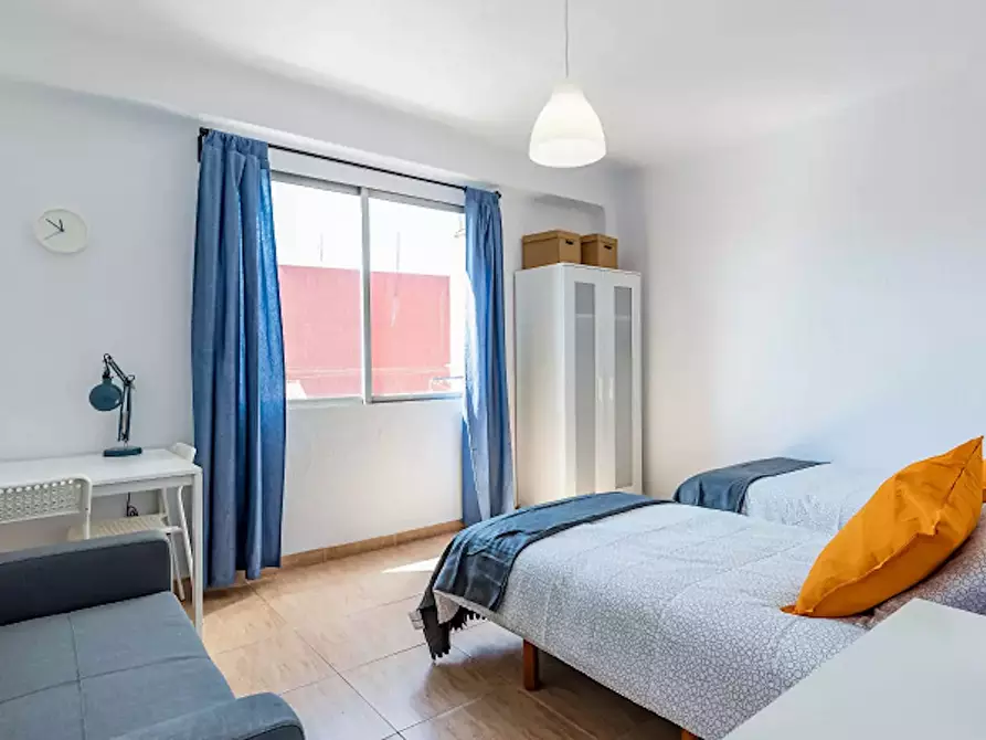 Immagine 1 di Camera in affitto  in Carrer Justo Vilar a Valencia