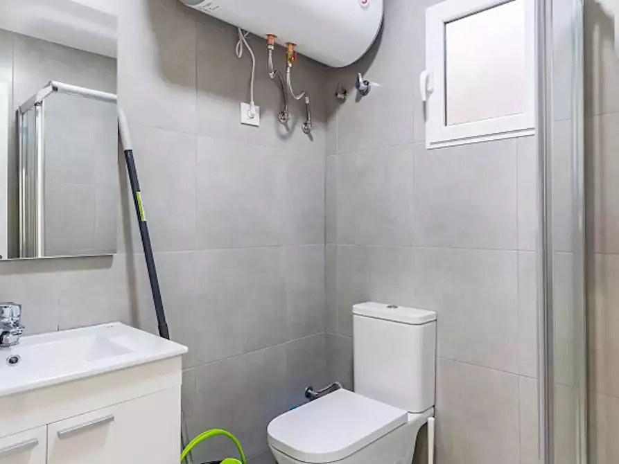 Immagine 9 di Camera in affitto  in Carrer Justo Vilar a Valencia