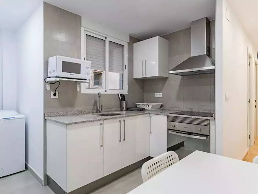 Immagine 5 di Camera in affitto  in Carrer Justo Vilar a Valencia