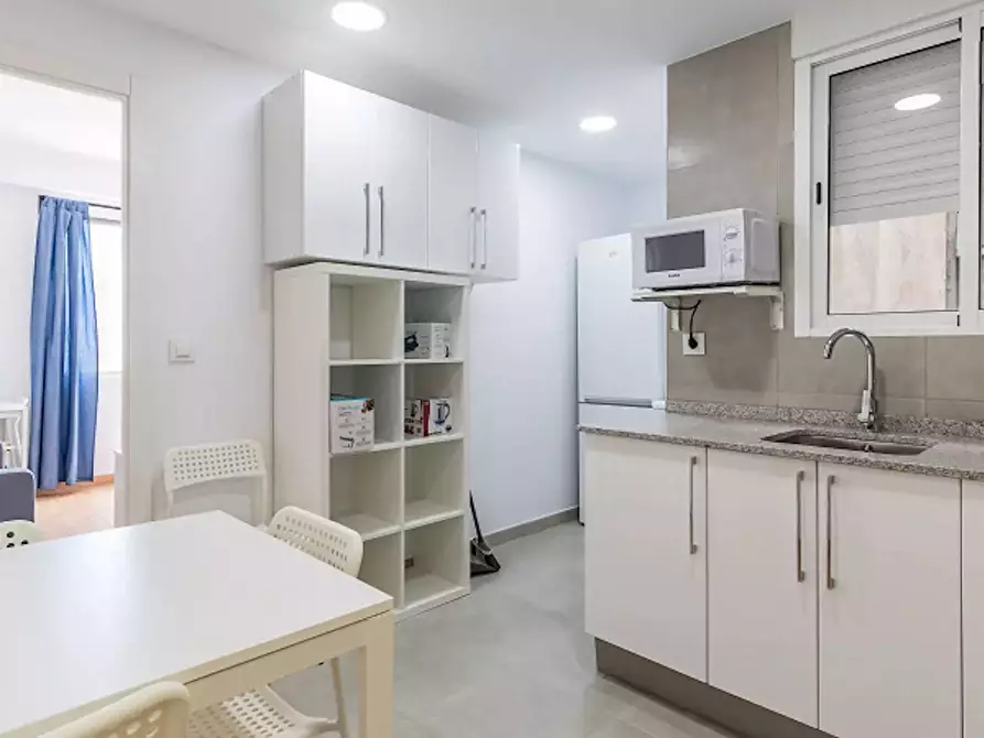 Immagine 6 di Camera in affitto  in Carrer Justo Vilar a Valencia