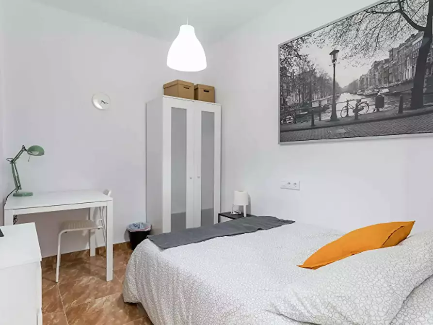 Immagine 2 di Camera in affitto  in Carrer Justo Vilar a Valencia