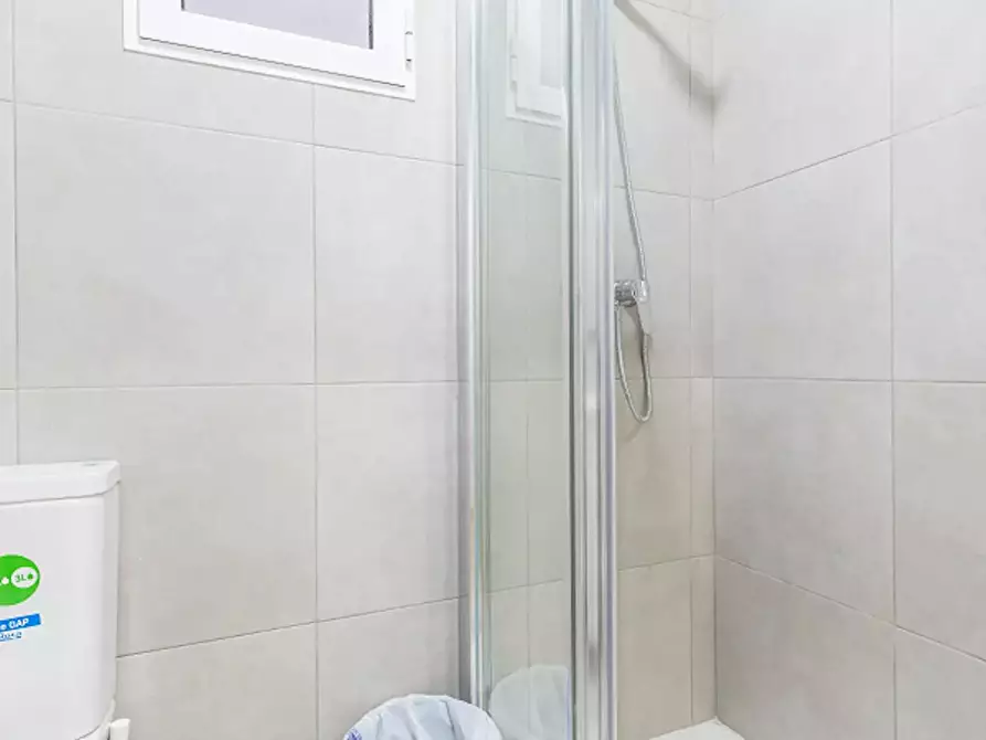 Immagine 8 di Camera in affitto  in Carrer Justo Vilar a Valencia