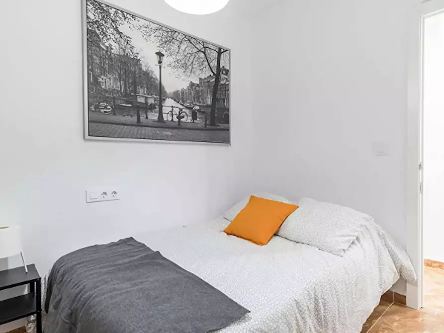 Immagine 1 di Camera in affitto  in Carrer Justo Vilar a Valencia