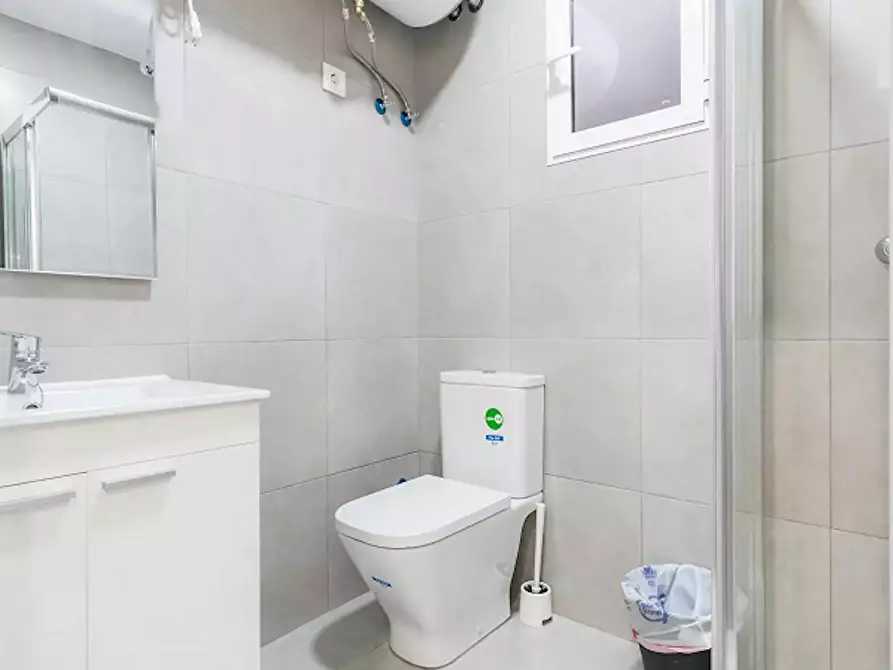 Immagine 7 di Camera in affitto  in Carrer Justo Vilar a Valencia