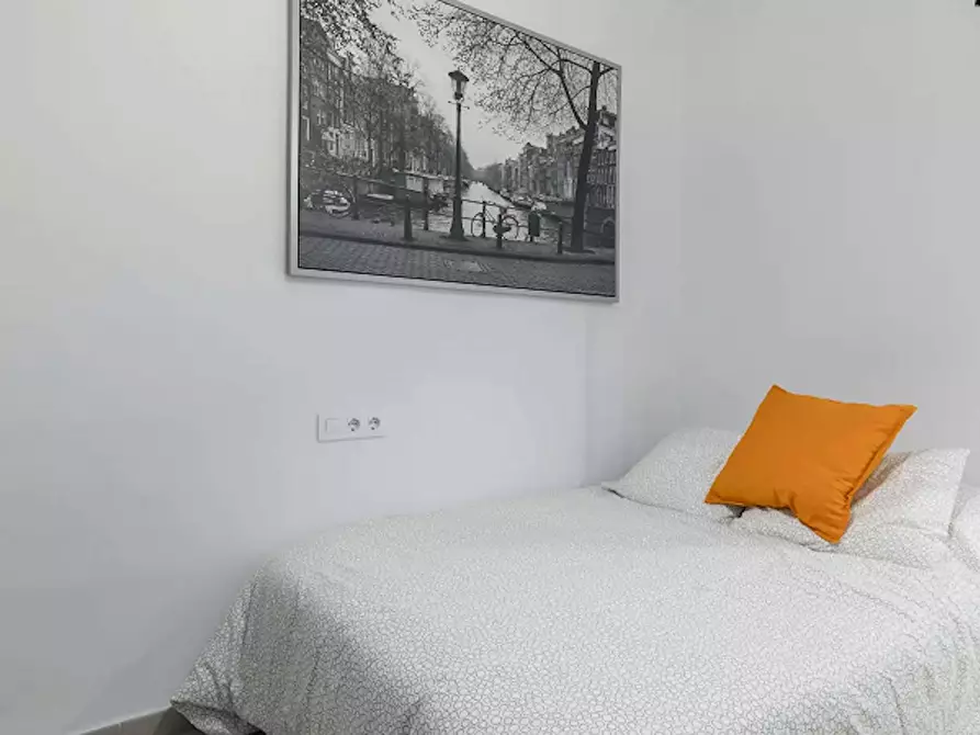 Immagine 3 di Camera in affitto  in Carrer Justo Vilar a Valencia