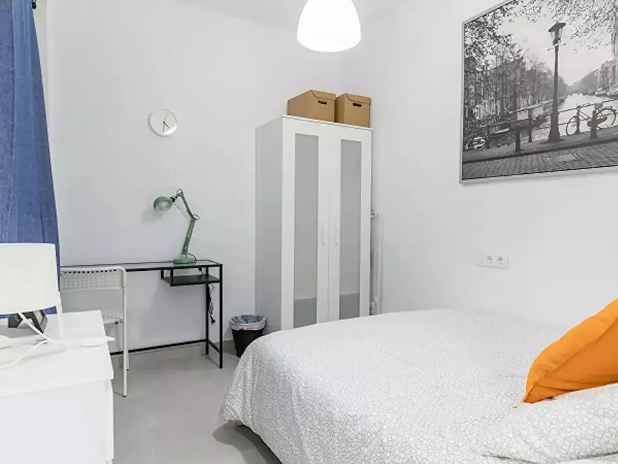 Immagine 2 di Camera in affitto  in Carrer Justo Vilar a Valencia