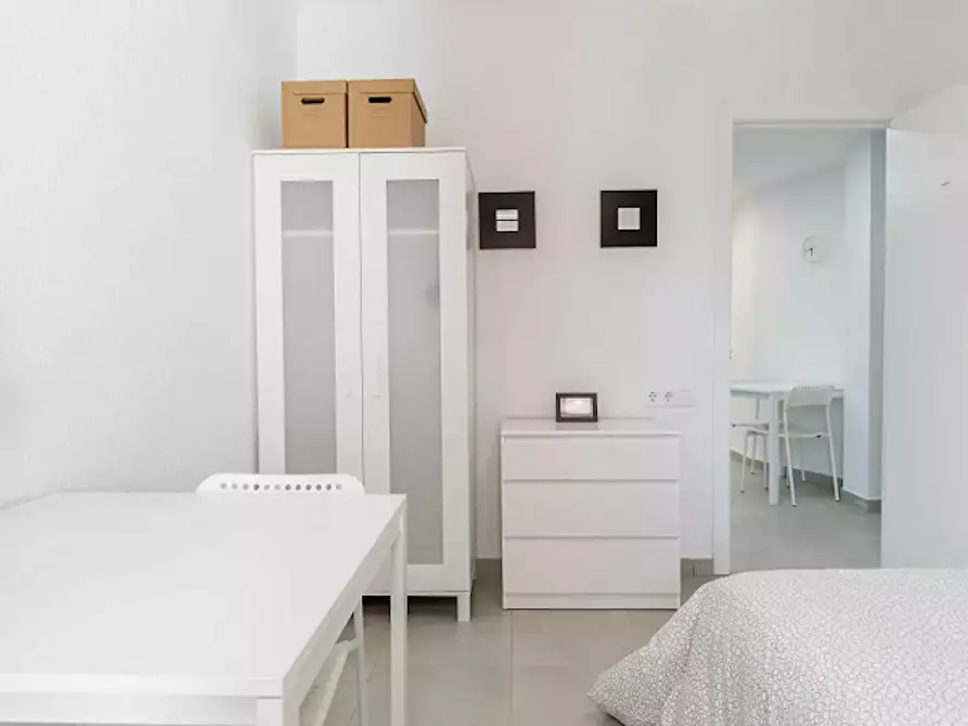 Immagine 3 di Camera in affitto  in Carrer Justo Vilar a Valencia