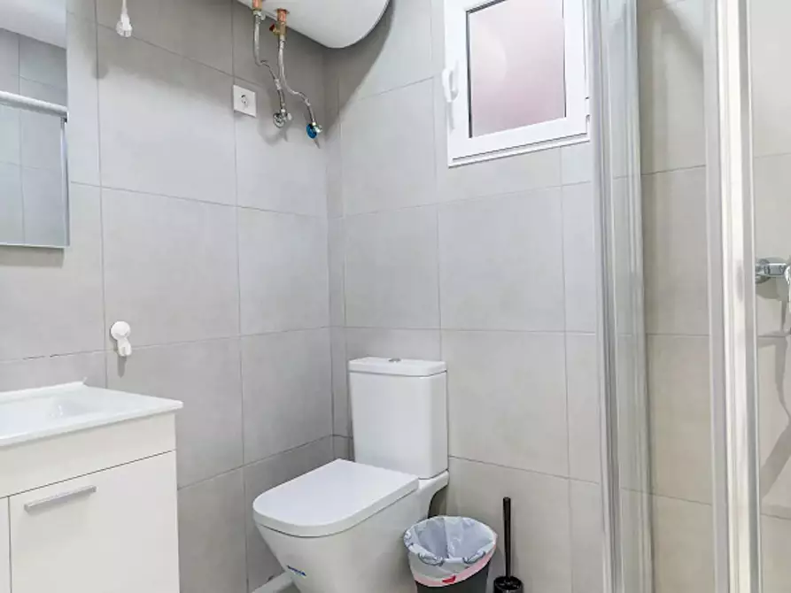 Immagine 9 di Camera in affitto  in Carrer Justo Vilar a Valencia