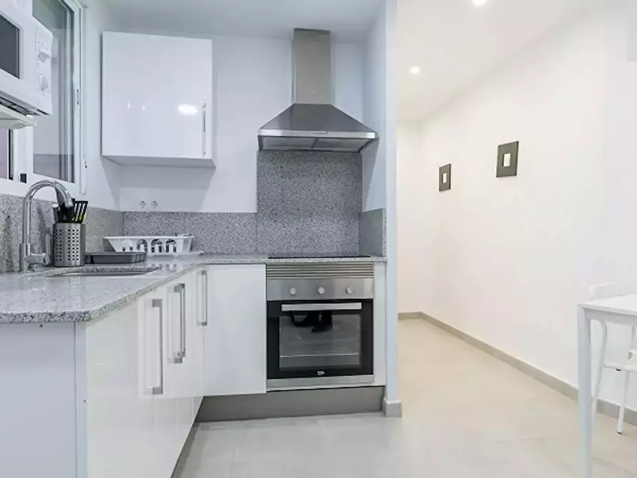 Immagine 5 di Camera in affitto  in Carrer Justo Vilar a Valencia