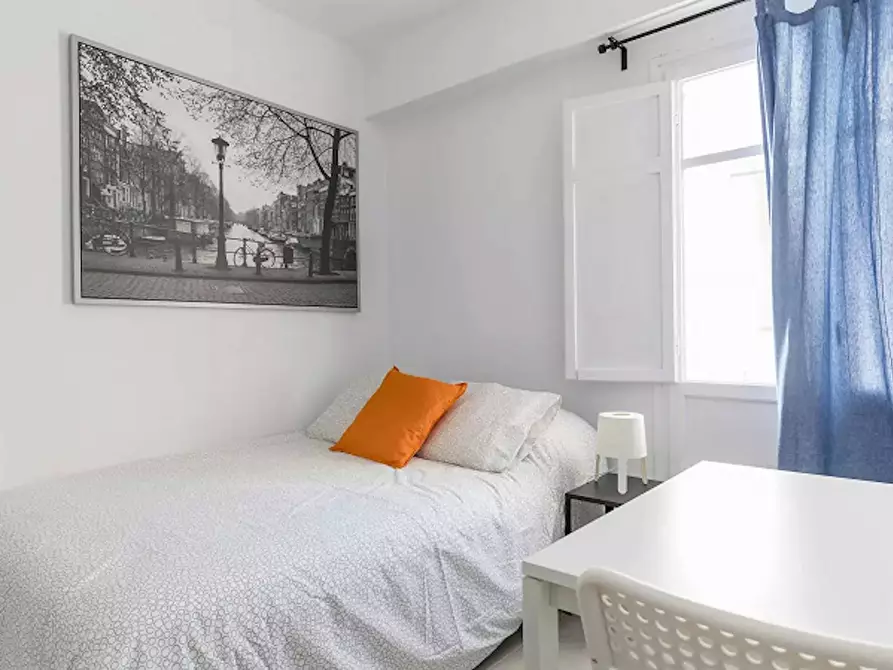 Immagine 2 di Camera in affitto  in Carrer Justo Vilar a Valencia