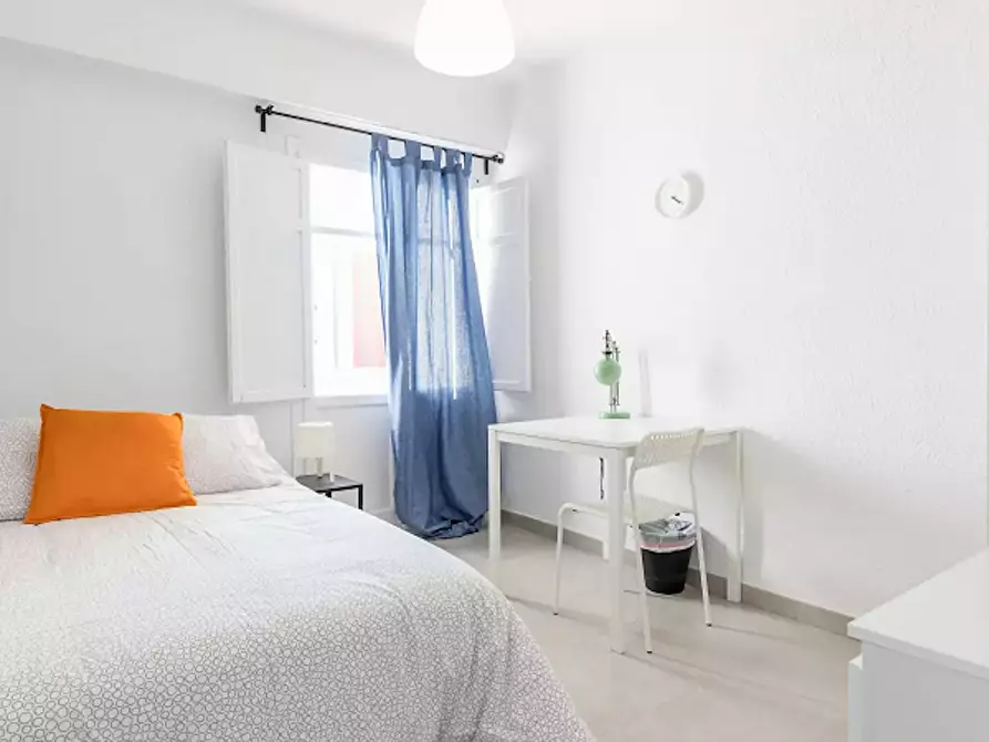 Immagine 1 di Camera in affitto  in Carrer Justo Vilar a Valencia