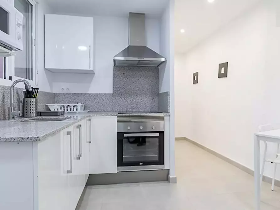 Immagine 5 di Camera in affitto  in Carrer Justo Vilar a Valencia