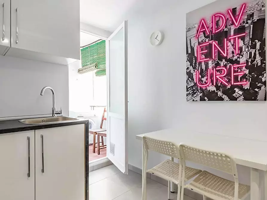 Immagine 6 di Camera in affitto  in Carrer Riu Ebre a Valencia