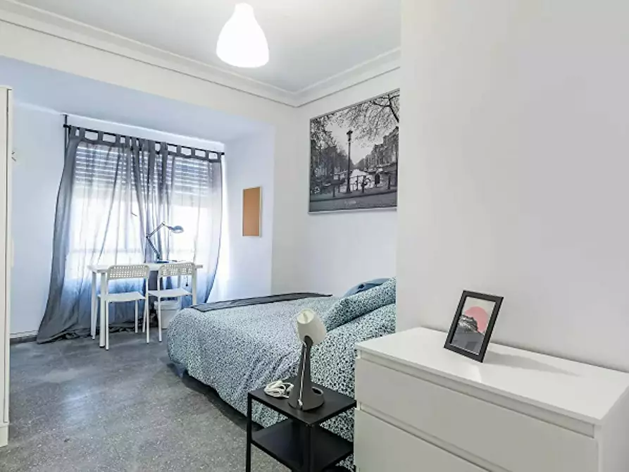 Immagine 1 di Camera in affitto  in Carrer Riu Ebre a Valencia