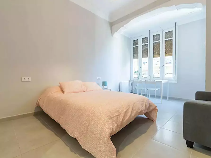 Immagine 1 di Camera in affitto  in Carrer de Sueca a Valencia