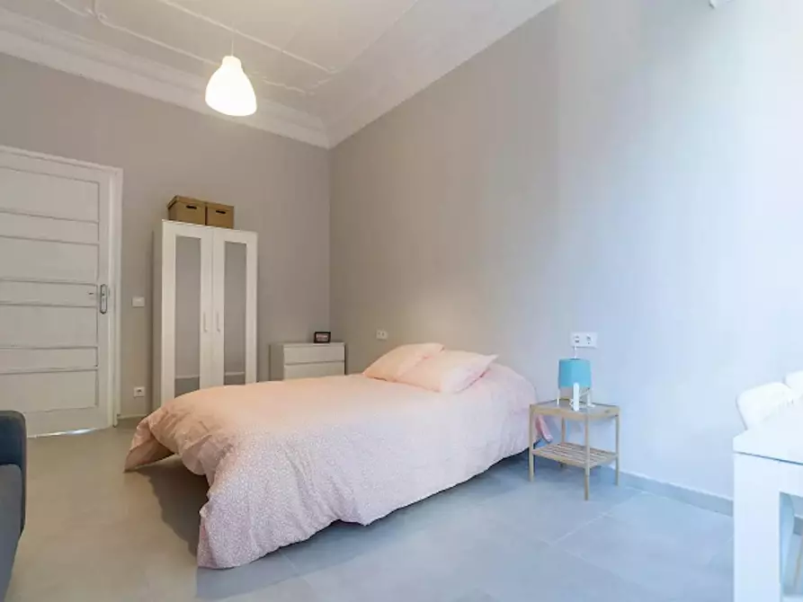 Immagine 2 di Camera in affitto  in Carrer de Sueca a Valencia