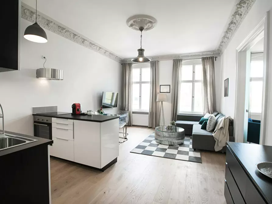 Immagine 1 di Appartamento in affitto  in Grunewaldstraße a Berlin