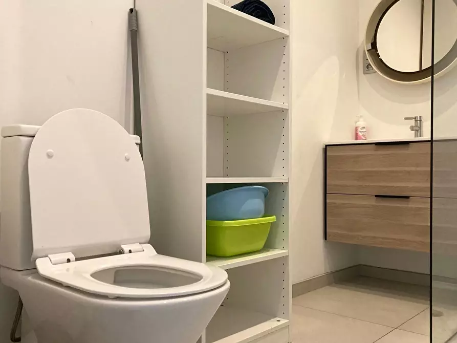 Immagine 8 di Appartamento in affitto  in Rue du Trône a Ixelles