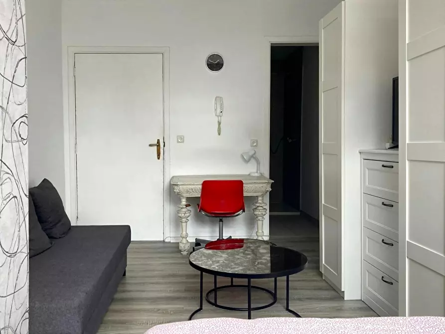 Immagine 5 di Appartamento in affitto  in Rue du Trône a Ixelles