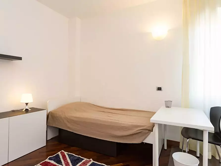 Immagine 4 di Camera condivisa in affitto  in Viale dell'Innovazione a Milano