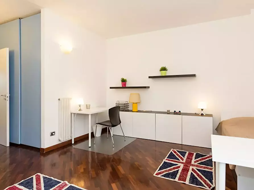 Immagine 3 di Camera condivisa in affitto  in Viale dell'Innovazione a Milano