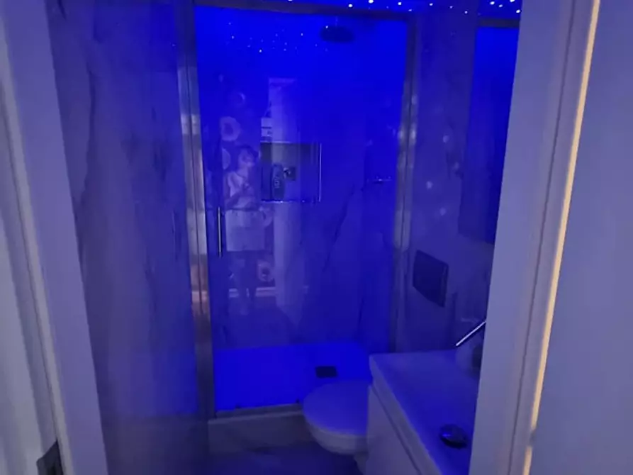 Immagine 9 di Camera in affitto  in Via San Zanobi a Firenze