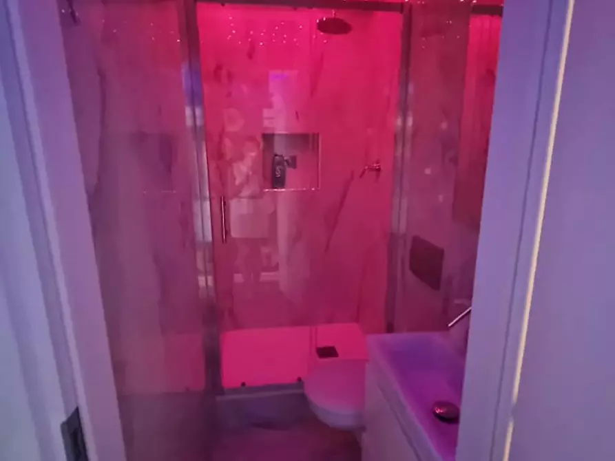 Immagine 10 di Camera in affitto  in Via San Zanobi a Firenze