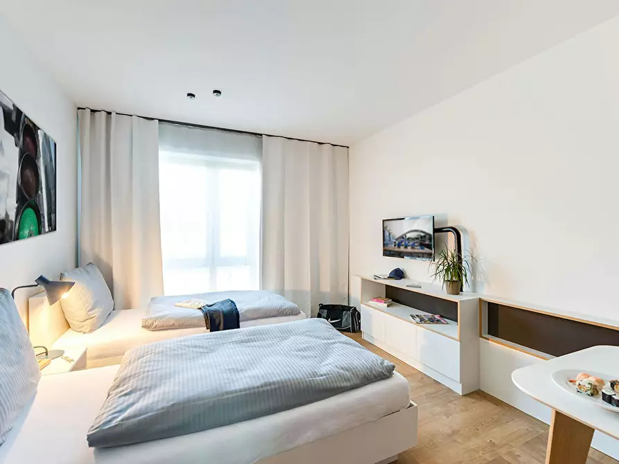 Immagine 2 di Appartamento in affitto  in Treskowallee a Berlin