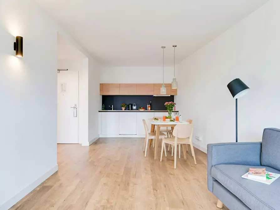 Immagine 4 di Appartamento in affitto  in Treskowallee a Berlin