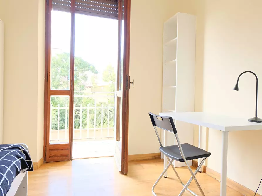 Immagine 3 di Camera in affitto  in Via Pola a Cagliari