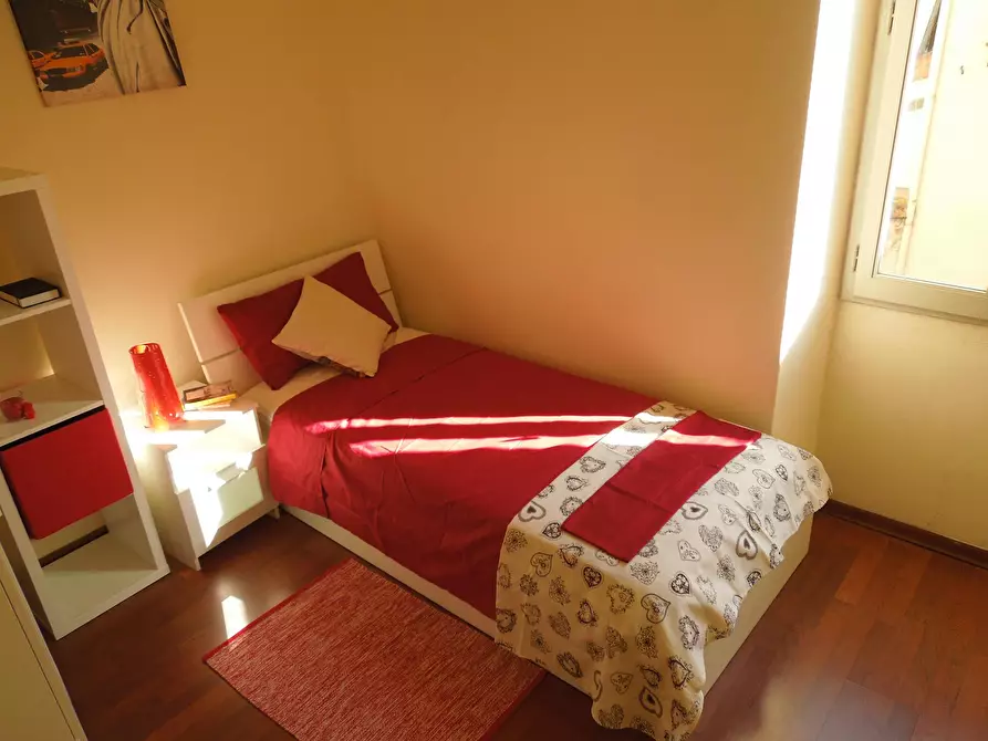 Immagine 5 di Camera in affitto  in Via dell'Oriuolo a Firenze