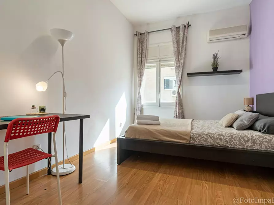 Immagine 1 di Camera in affitto  in Calle Marqués del Riscal a Madrid