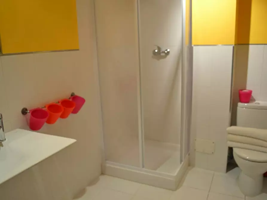 Immagine 6 di Camera in affitto  in Calle Marqués del Riscal a Madrid