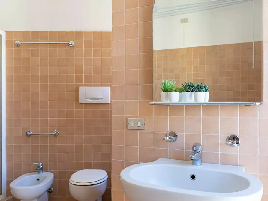 Immagine 10 di Camera in affitto  in Via Vettabbia a Milano