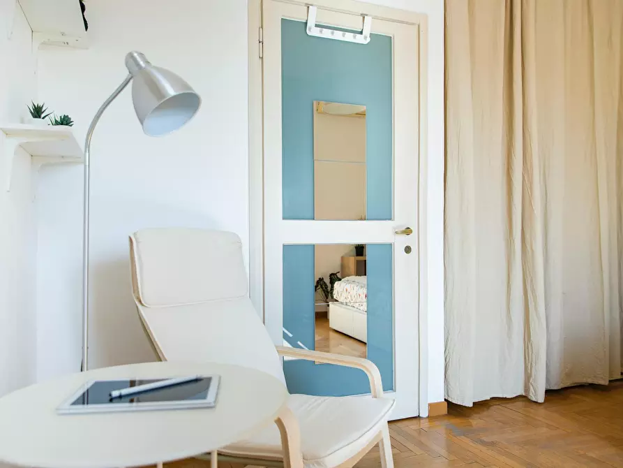 Immagine 5 di Camera in affitto  in Via Vettabbia a Milano