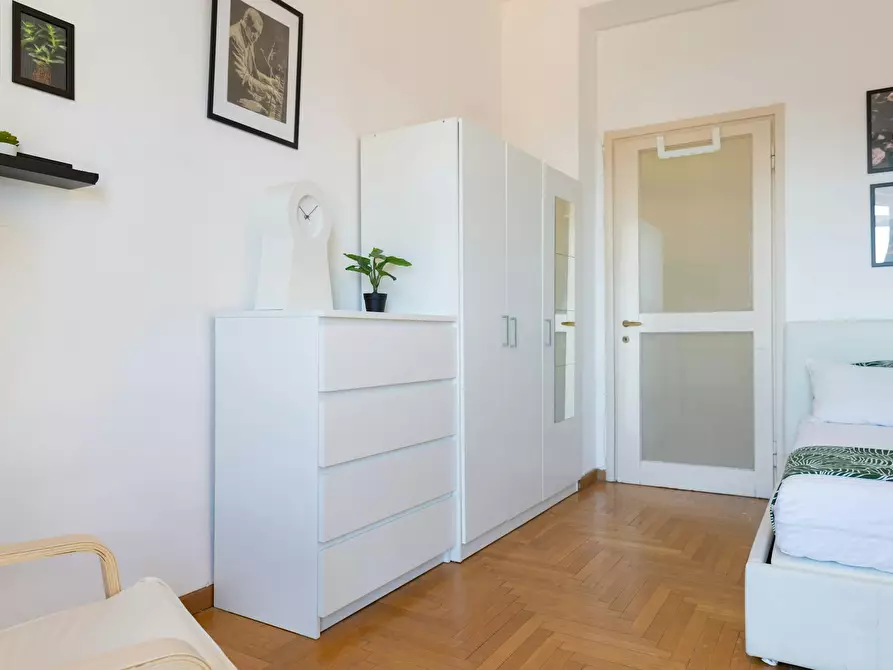 Immagine 5 di Camera in affitto  in Via Vettabbia a Milano