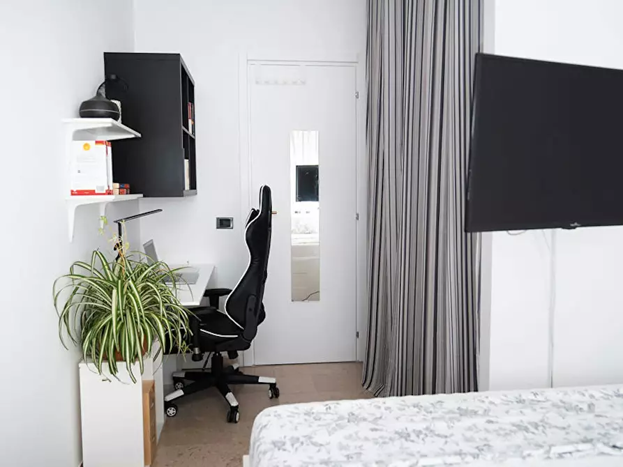 Immagine 7 di Camera in affitto  in Viale Papiniano a Milano