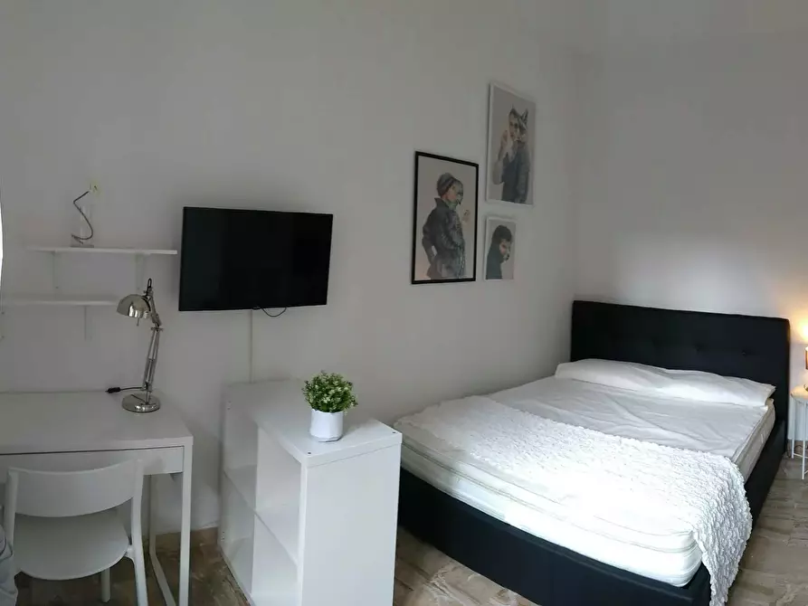 Immagine 3 di Camera in affitto  in Via Carlo Valvassori Peroni a Milano