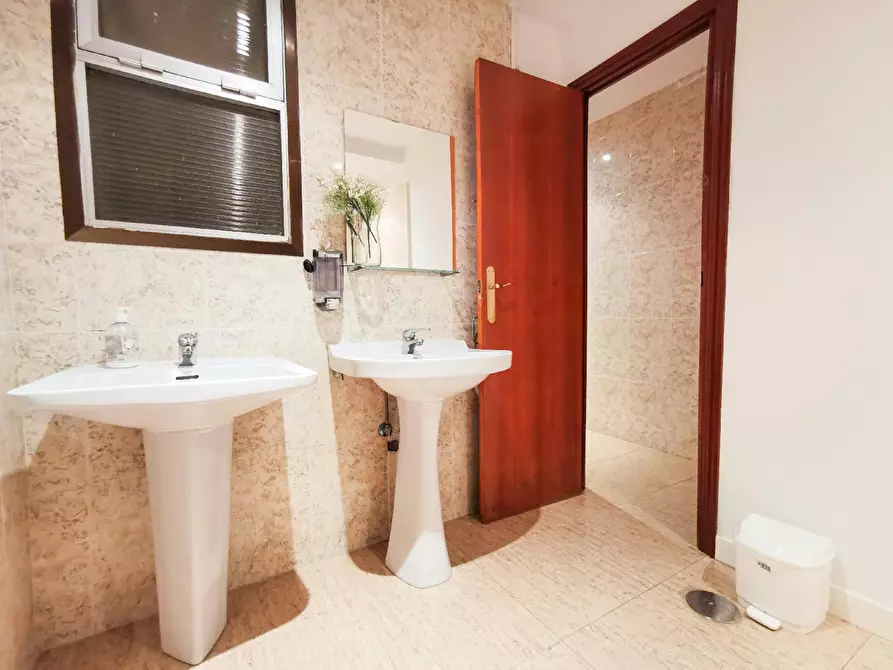 Immagine 9 di Camera in affitto  in Calle de Beatriz de Bobadilla a Madrid