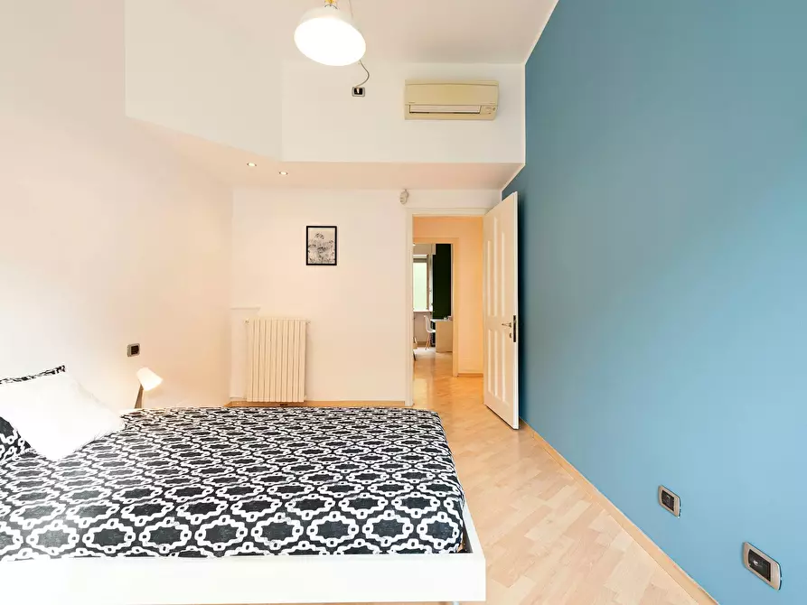 Immagine 4 di Camera in affitto  in Via Andrea Costa a Milano