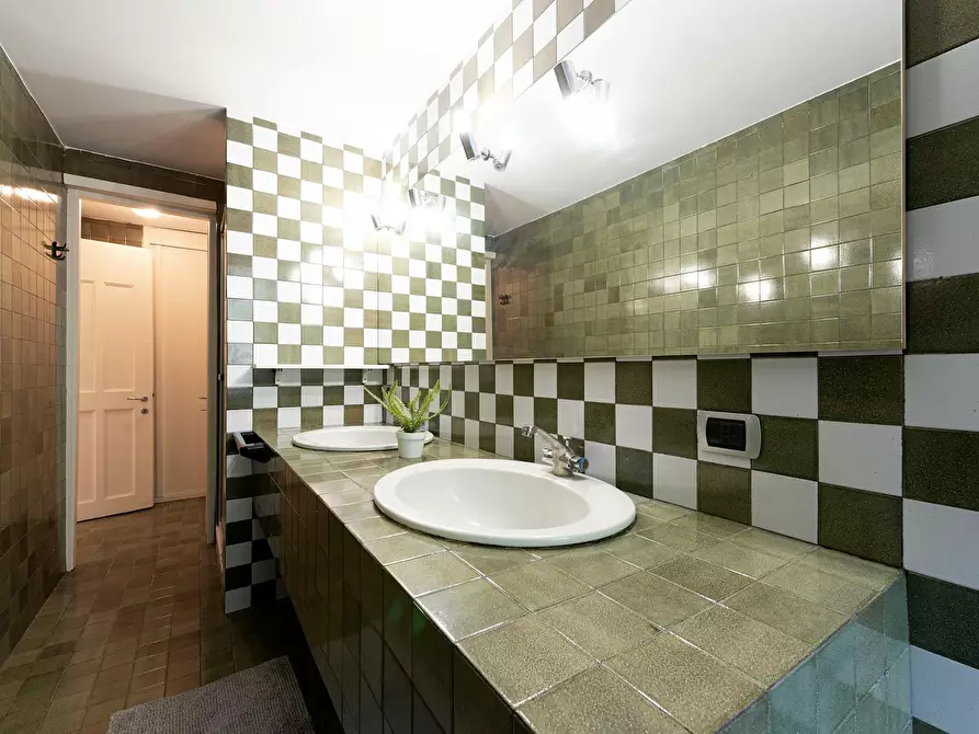 Immagine 10 di Camera in affitto  in Via Andrea Costa a Milano