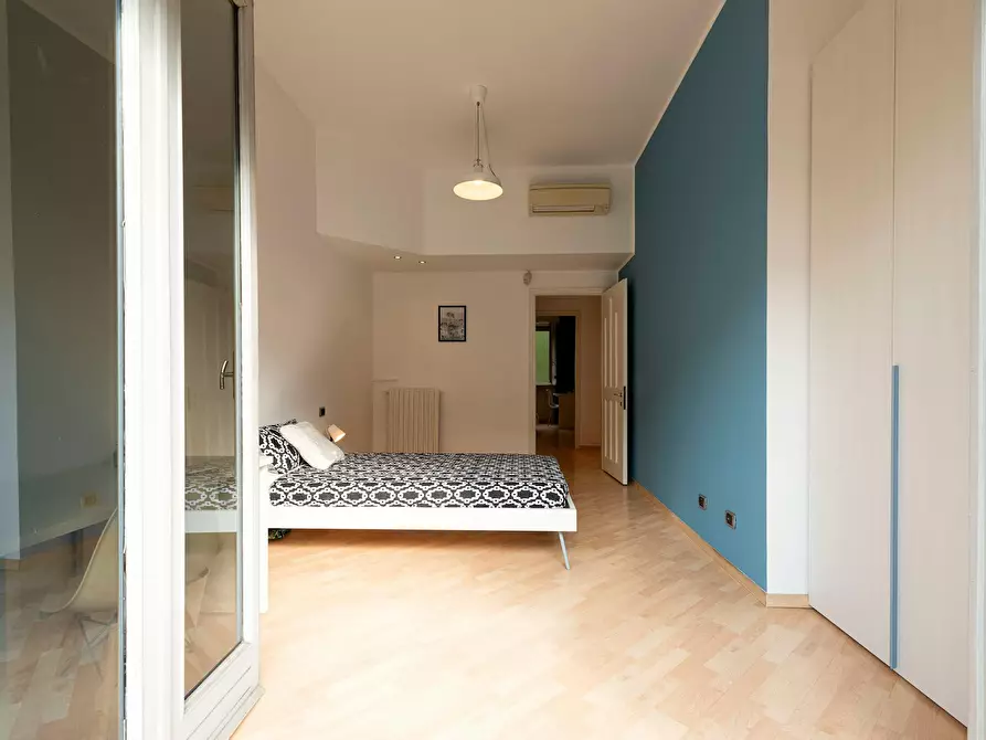 Immagine 5 di Camera in affitto  in Via Andrea Costa a Milano