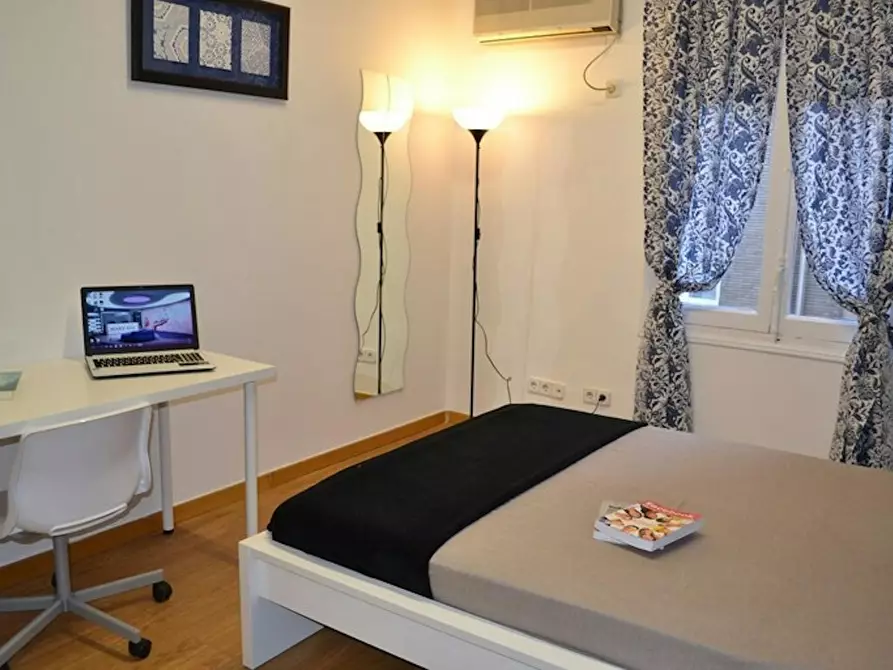 Immagine 2 di Camera in affitto  in Calle Marqués del Riscal a Madrid