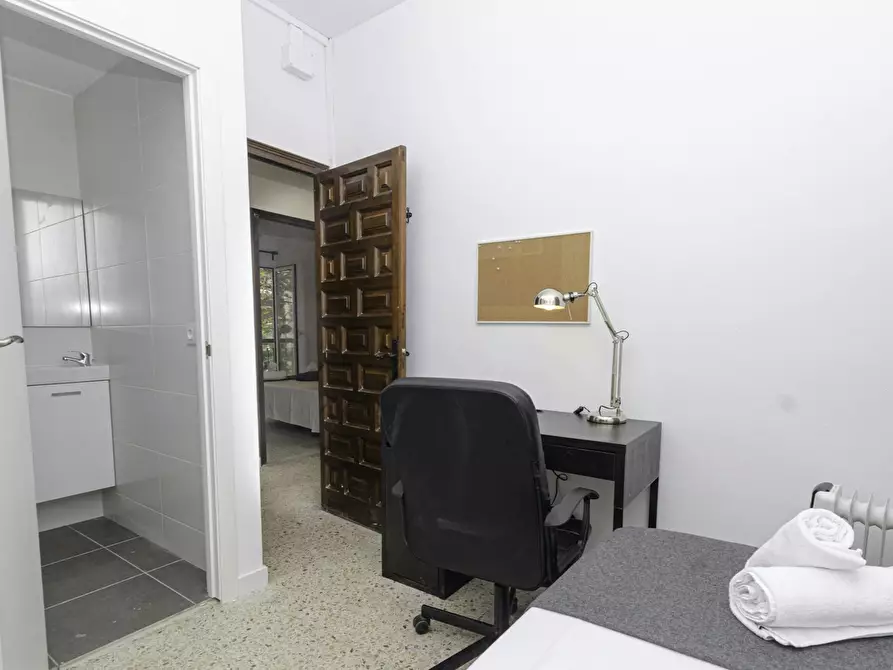 Immagine 3 di Camera in affitto  in Carrer de Vila i Vilà a Barcelona