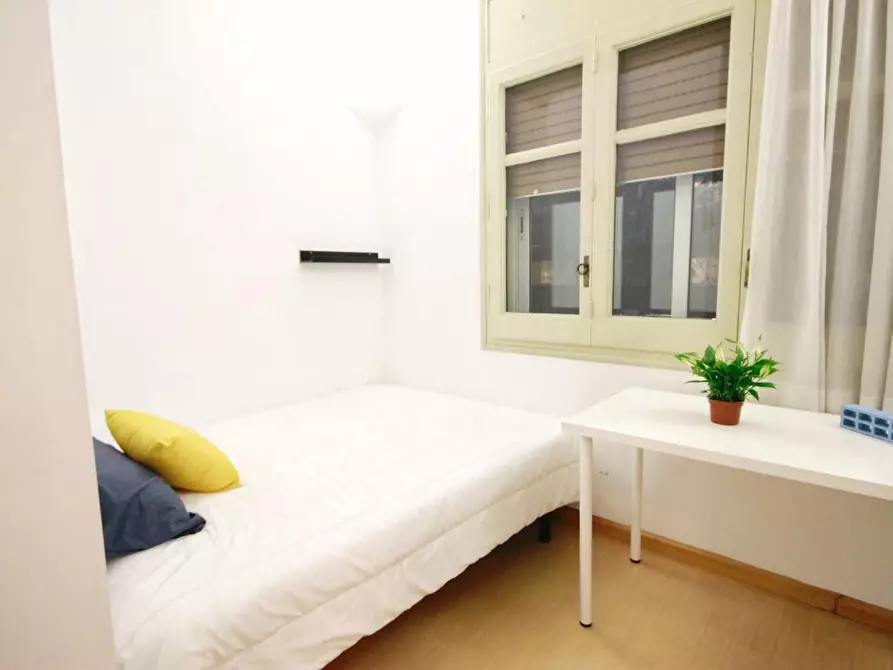 Immagine 1 di Camera in affitto  in Carrer de Muntaner a Barcelona