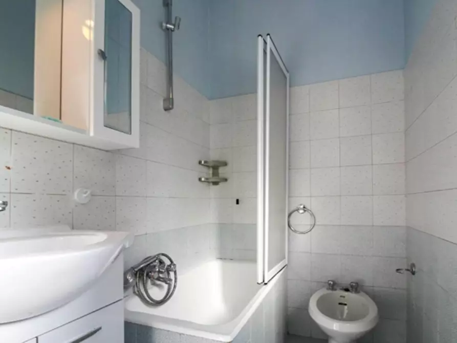 Immagine 10 di Appartamento in affitto  in Via Giuseppe Rovelli a Como