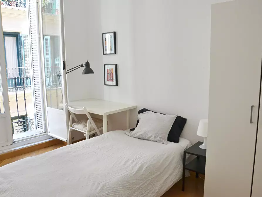 Immagine 5 di Camera in affitto  in Calle Mesón de Paredes a Madrid