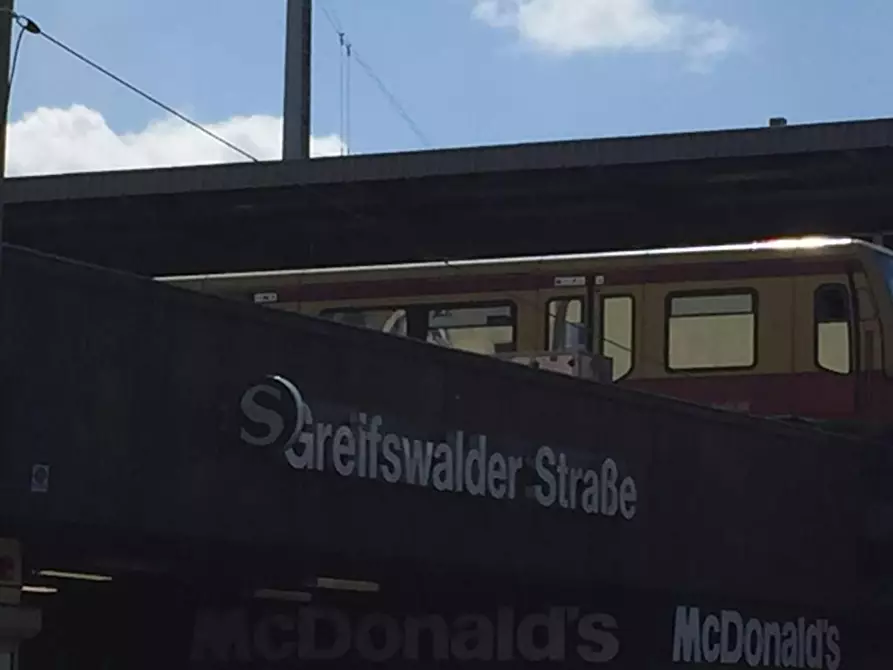 Immagine 9 di Appartamento in affitto  in Storkower Straße a Berlin