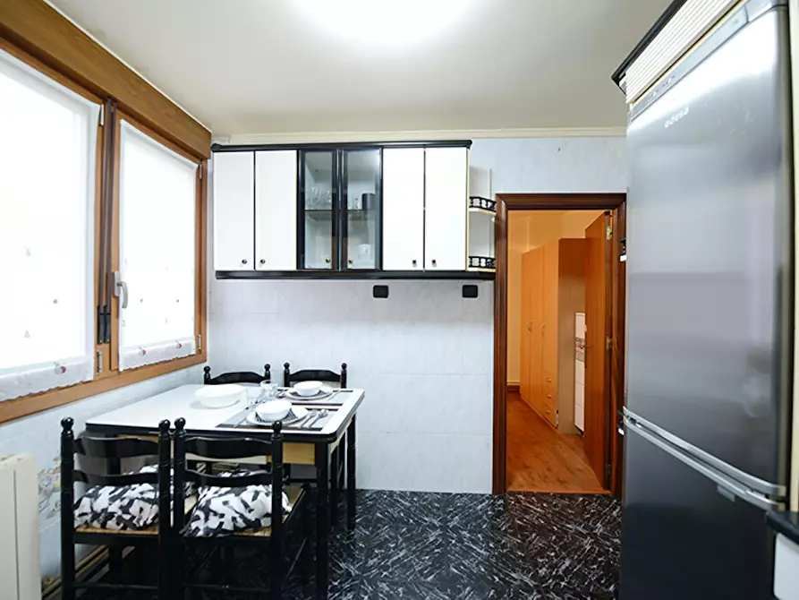 Immagine 10 di Camera in affitto  in Larrakoetxe Kalea a Bilbao