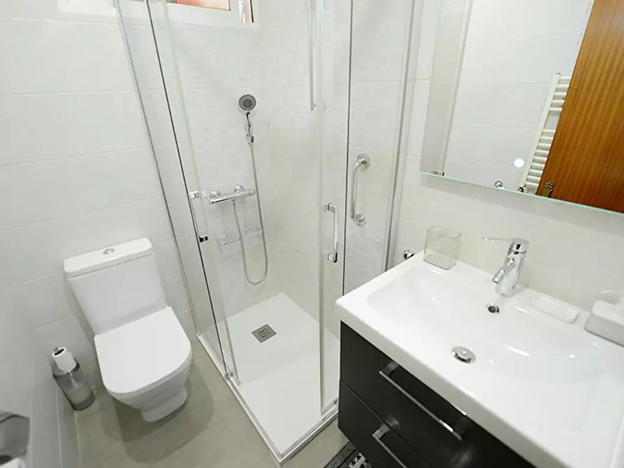 Immagine 6 di Camera in affitto  in Larrakoetxe Kalea a Bilbao